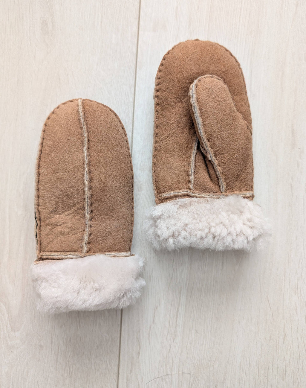 CSM Childrens Sheepskin Mittens: Chocolate