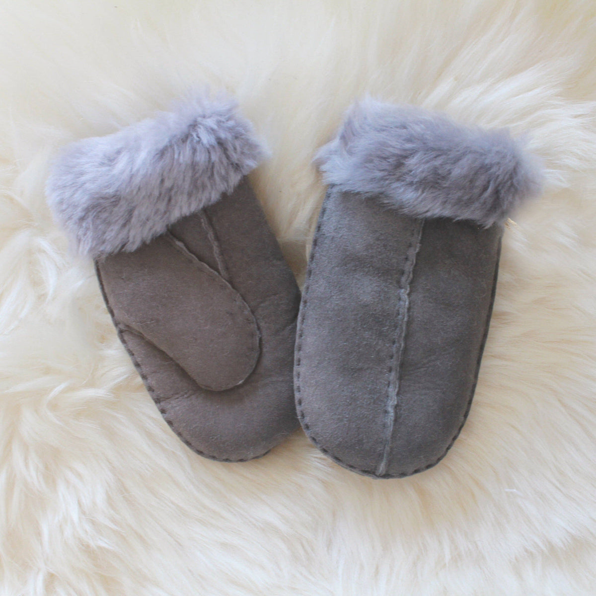 CSM Childrens Sheepskin Mittens: Chocolate