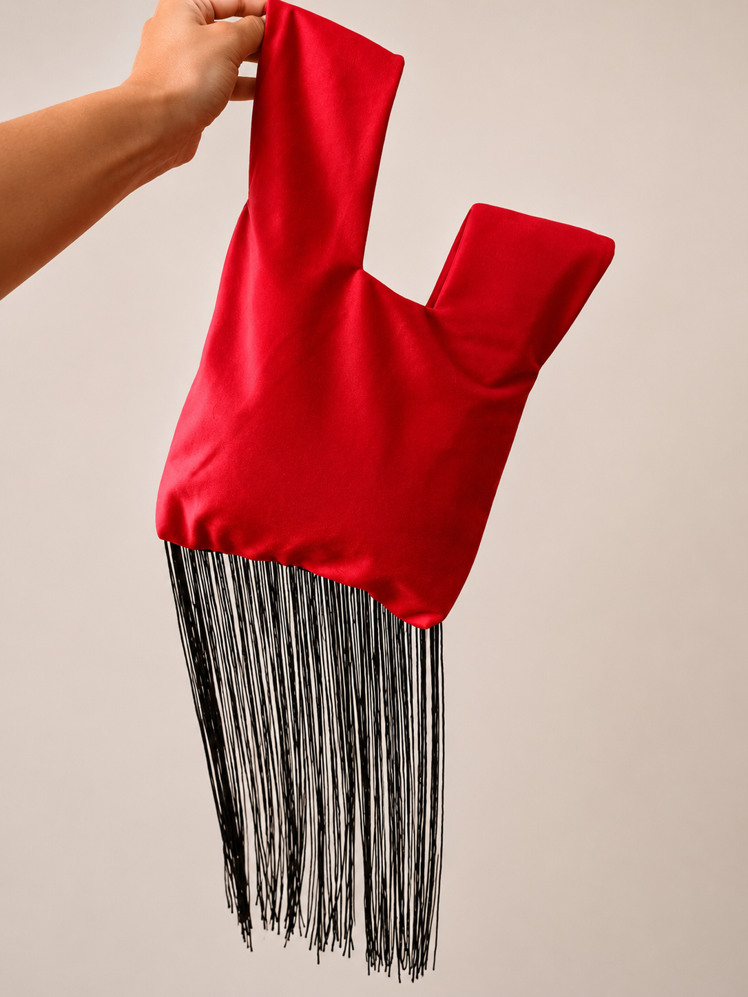Japanese knot Medusa red and black long fringe wrist bag
