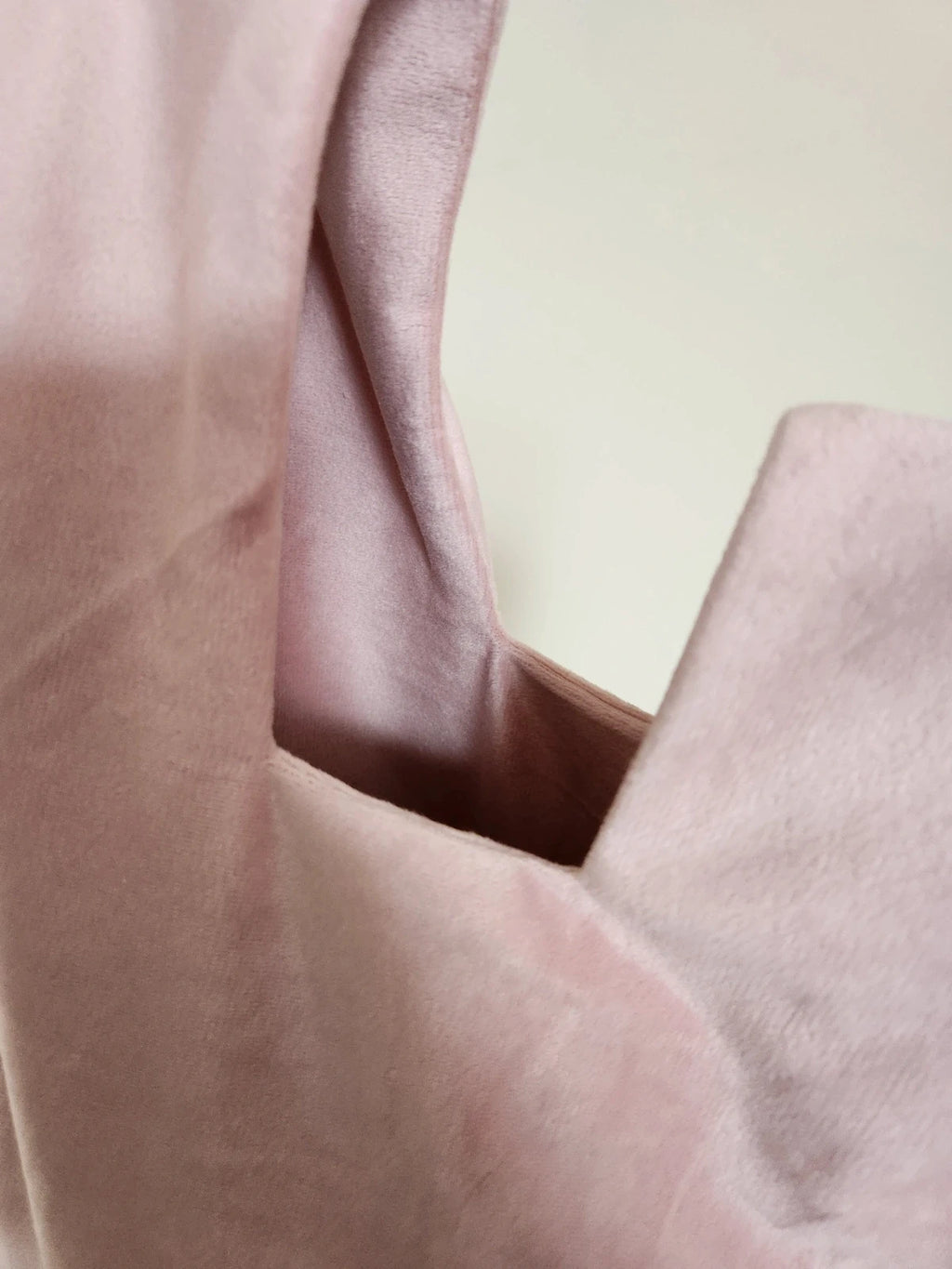 Japanese knot wrist velvet pink bag